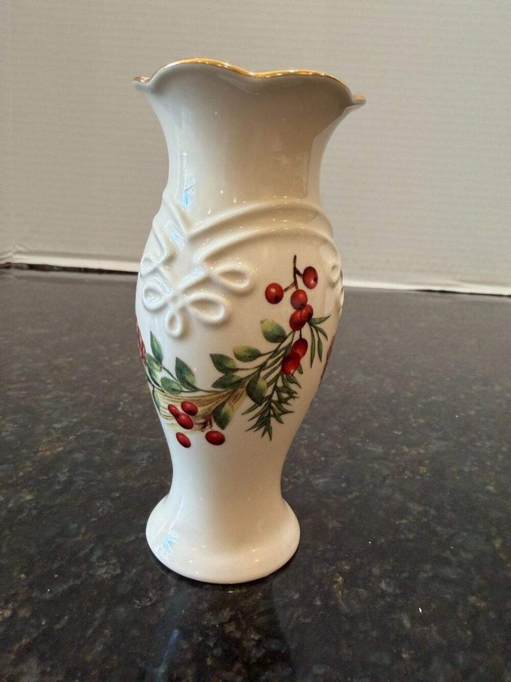 Lenox Williamsburg Boxwood and Pine 5" Christmas Vase